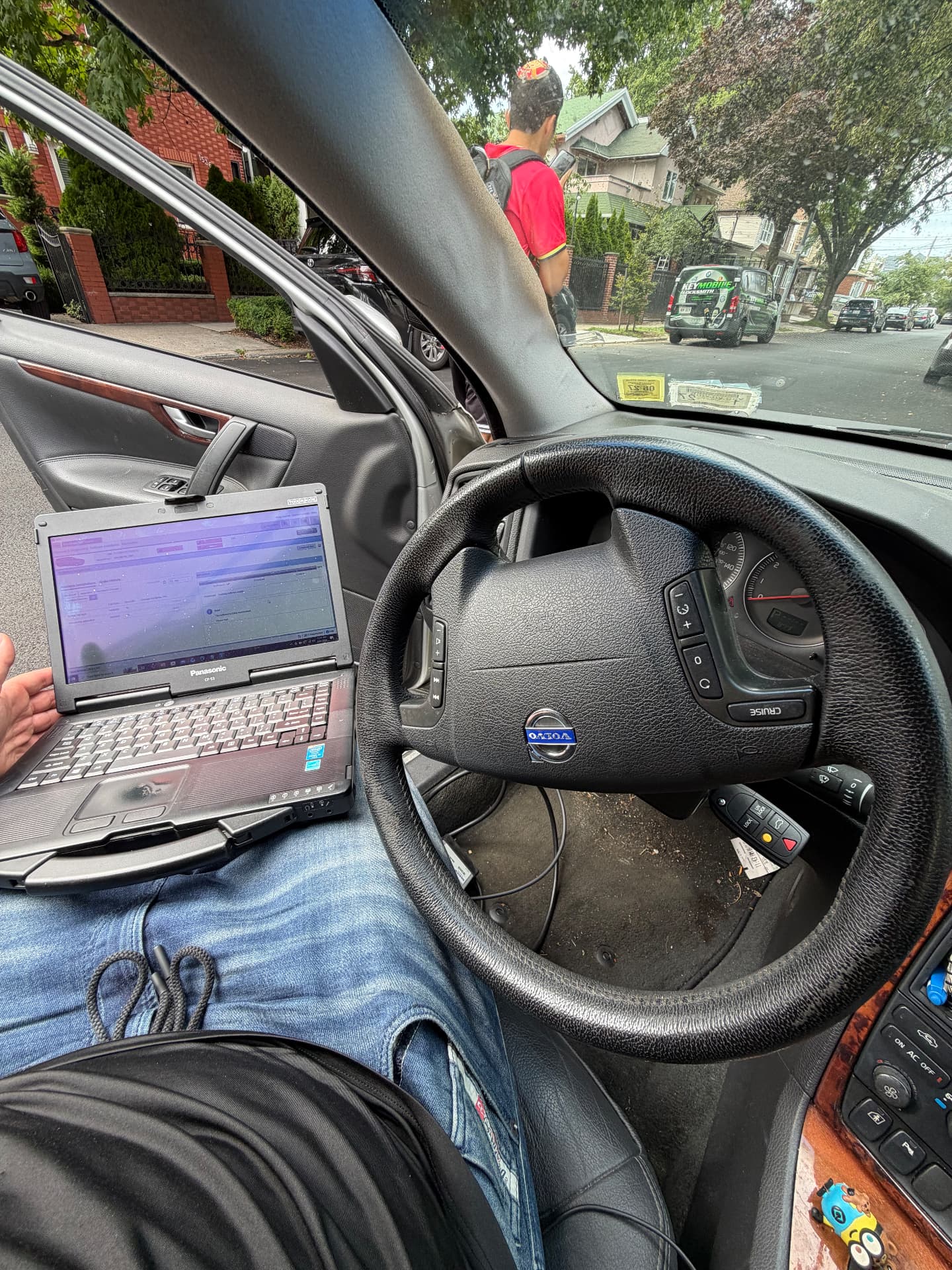 Volvo key programming with a laptop in the vehicle